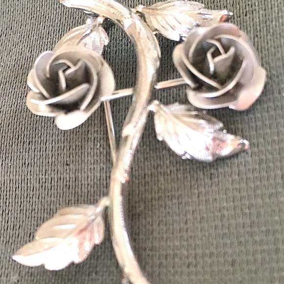 Silver Roses Broach - Picture 1 of 3